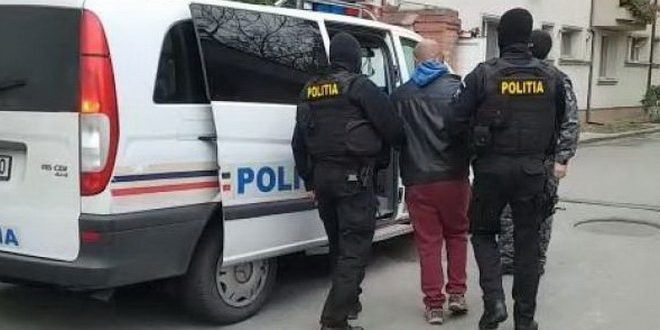Urmăriți la nivel internațional, aduși în România de polițiști - urmariti-1708109317.jpg