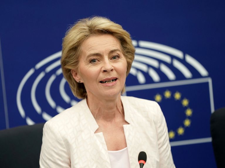 Preşedinta Comisiei Europene, criticată pentru că a zburat prea des cu avionul privat - ursula-criticata-1709219206.jpg
