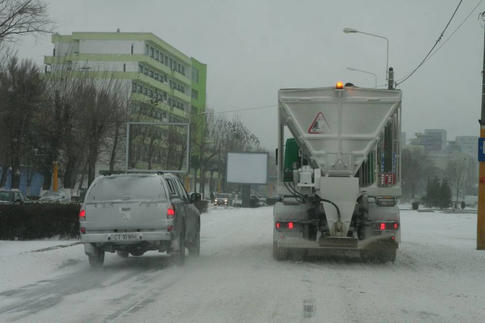 Iarna la Constanța / Peste 30 de utilaje acționează în județul Constanța, pentru curățarea drumurilor - utilajezapada-1423468459.jpg