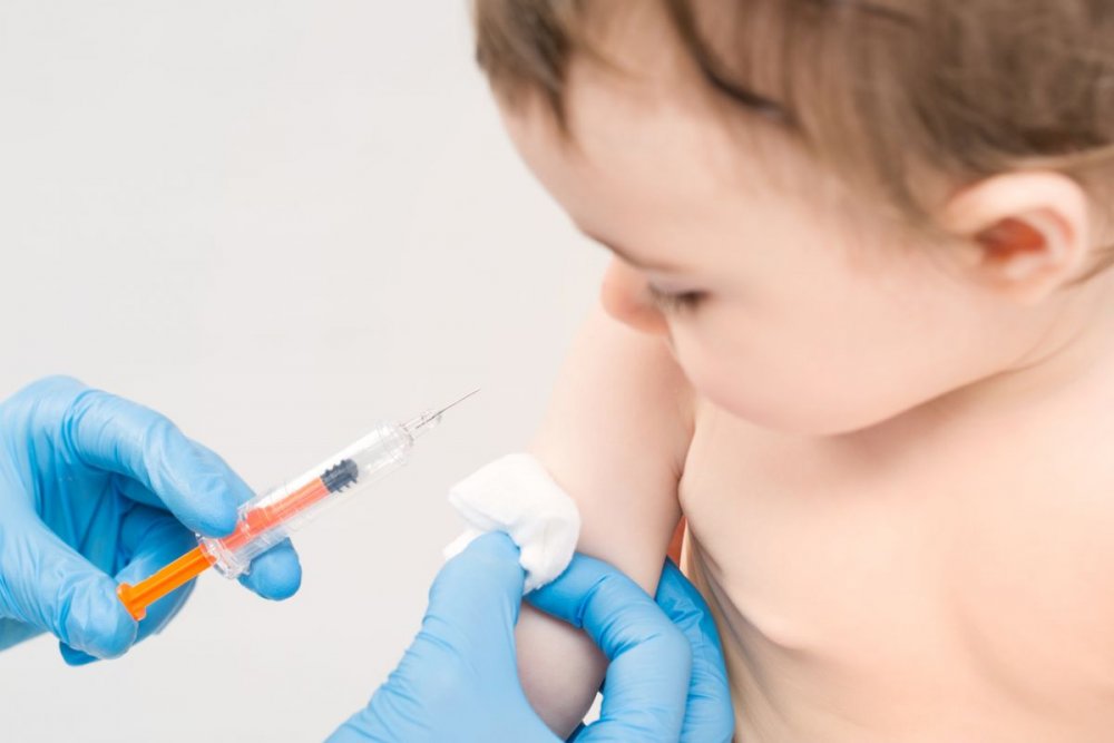 Părinții care nu își vaccinează copiii împotriva rujeolei vor fi amendați cu 2.500 de euro - vaccin-1557067639.jpg