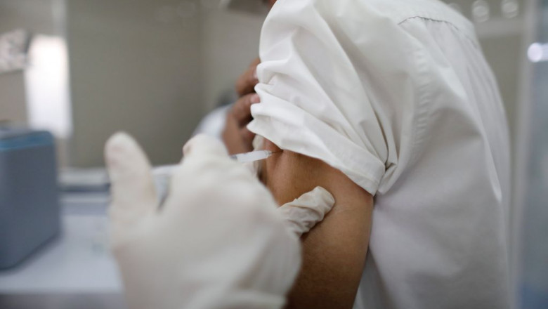 Aproape 90.000 de români s-au vaccinat anti-coronavirus în ultimele 24 de ore. Jumătate dintre ei au făcut prima doză - vaccinare-1636131074.jpg