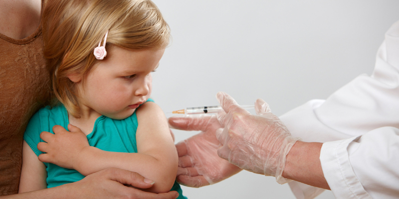 Vaccinarea copiilor ar putea fi obligatorie! Ce riscă părinții care refuză imunizarea - vaccinareacopiilor-1441726536.jpg