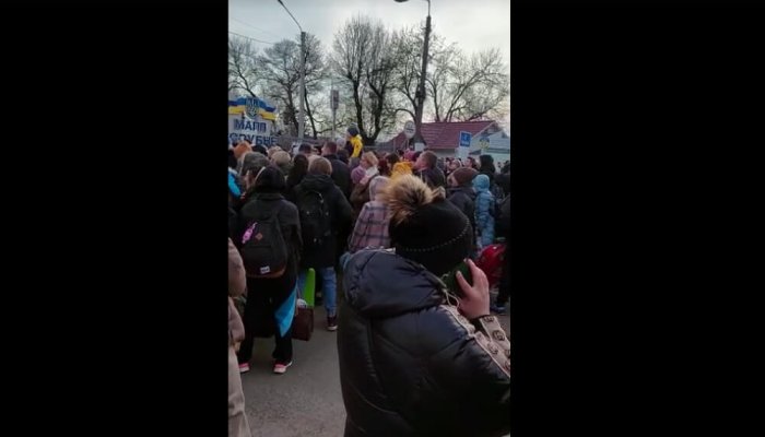 Vama Siret, blocată de fluxul mare de ucraineni care intră în țară. MAE, recomandări importante - vamasiretucrainalarge-1645863071.jpg