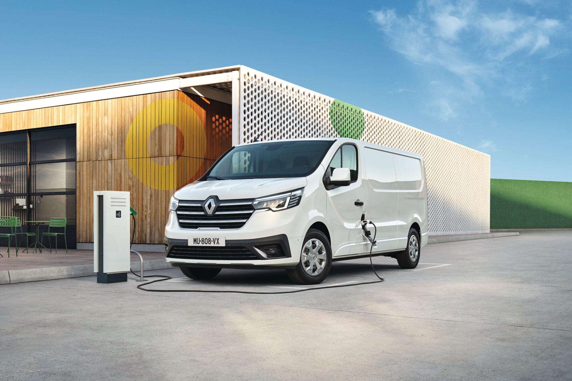 Noul Trafic Van E-Tech electric completează gama de vehicule comerciale uşoare 100% electrice a mărcii Renault - vanetech-1696532081.jpg