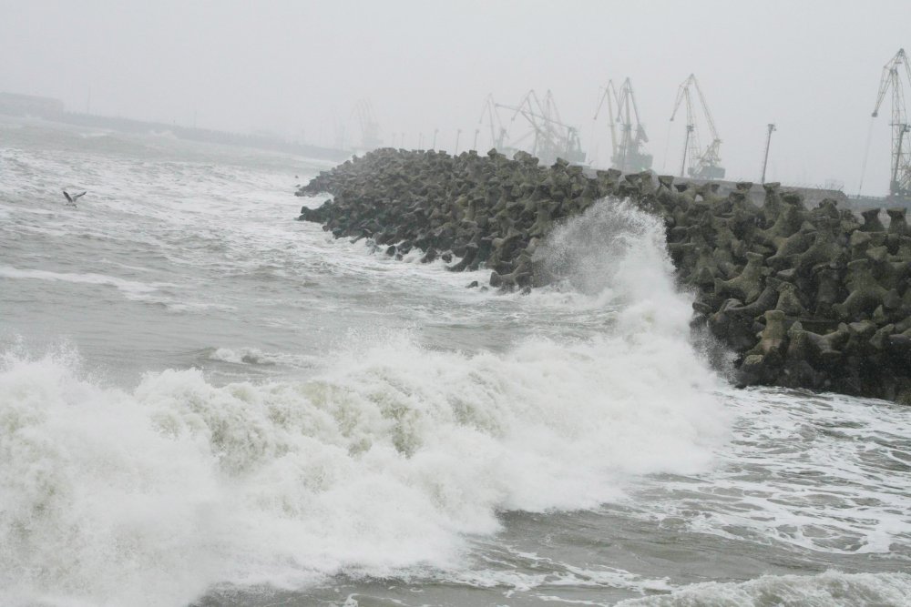 Vânt puternic şi vreme închisă, în zona litoralului - vantputernic-1639684929.jpg