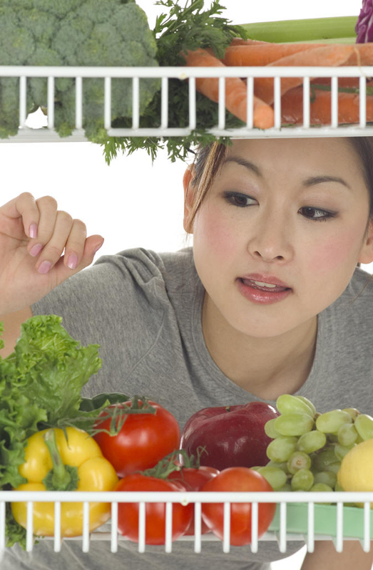 La ce riscuri te expui dacă mănânci doar legume și fructe - vegan-1343573659.jpg