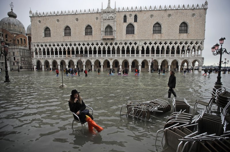 Veneția, afectată de o nouă maree înaltă; cea mai gravă săptămână din ultimii 150 de ani - venetia-1574014469.jpg
