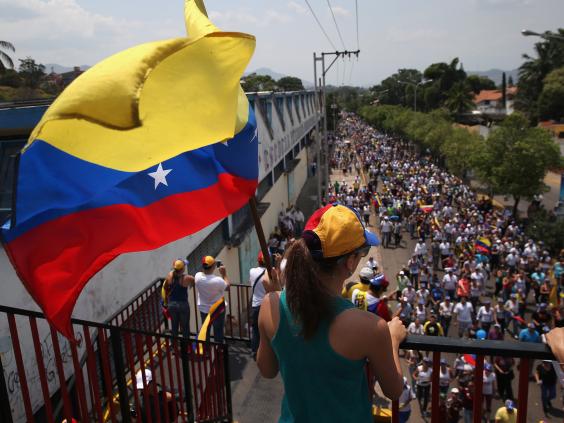 49 de posturi de radio si televiziune, inchise de guvernul din Venezuela in acest an - venezuelaafp3-1503832469.jpg