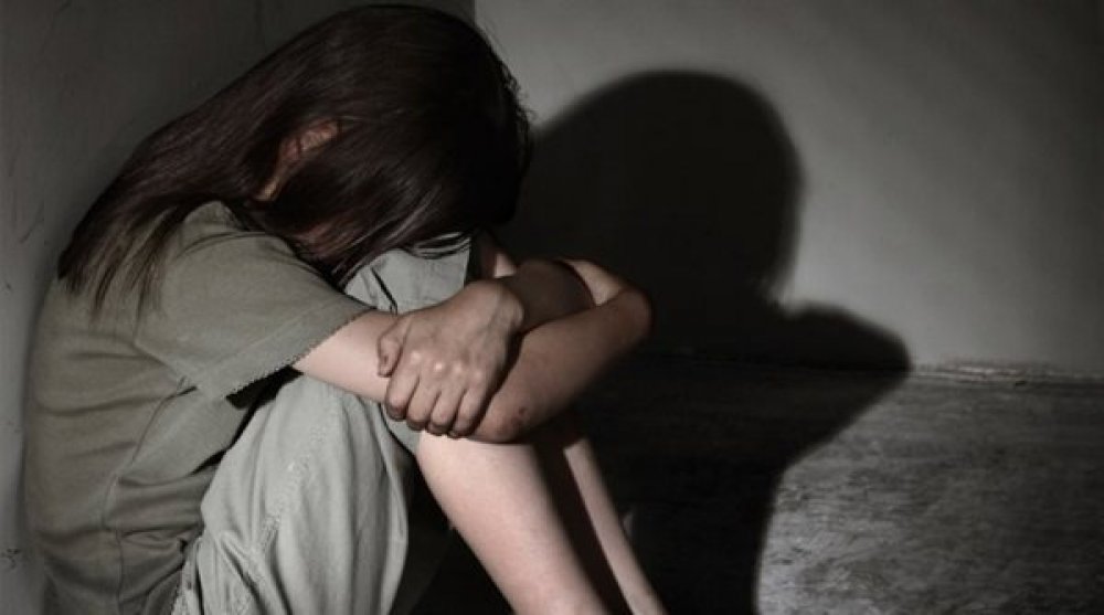 Un constănțean acuzat că și-a violat fiicele vitrege rămâne după gratii - viol-1611156555.jpg