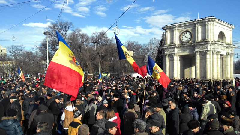Violențele continuă la Chișinău. Simpatizanții proruși  nu renunță la proteste - violentelecontinualachisinau-1453387907.jpg