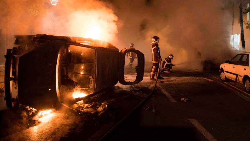 Violențe și incendii în Nantes după ce un tânăr a fost ucis de poliție - violete-1530688305.jpg