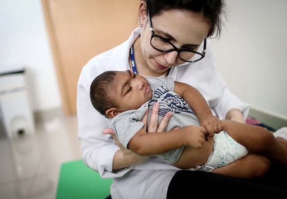 Ministerul Sănătății a confirmat: Primul bebeluș născut cu microcefalie asociată Zika - viruszika-1479647226.jpg
