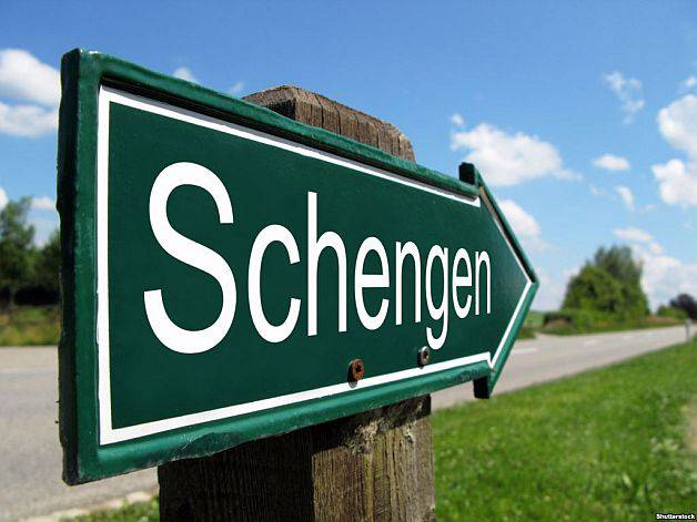 Sondaj: Peste 50% dintre europeni vor suprimarea acordurilor Schengen - viza-1436600198.jpg