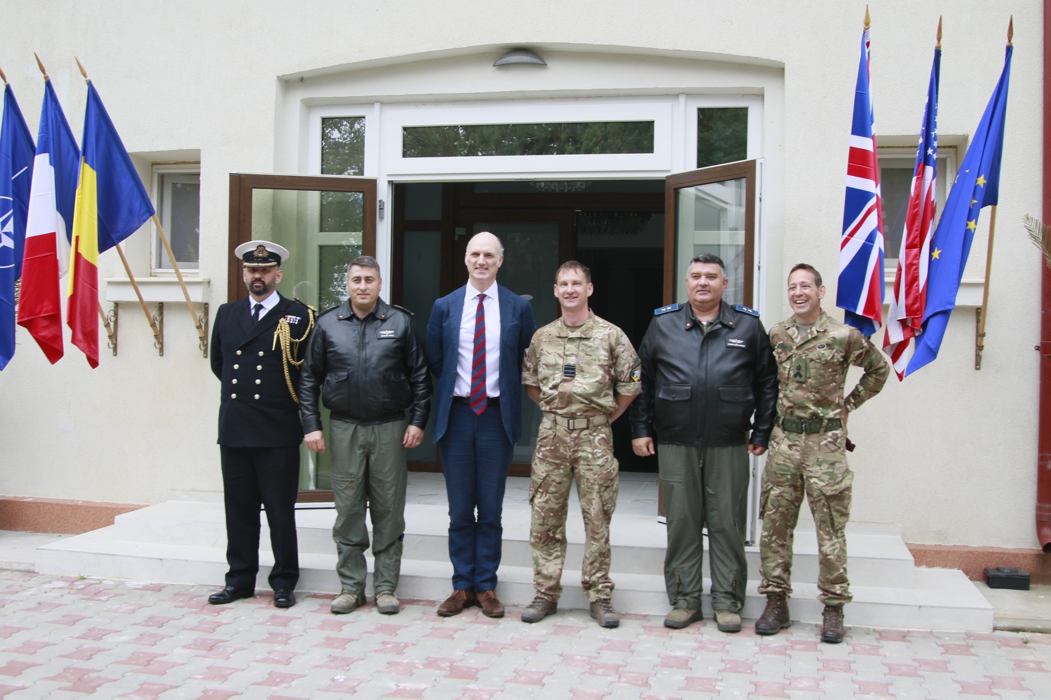 Ministrul britanic al Forțelor Armate a vizitat Baza 57 Aeriană 