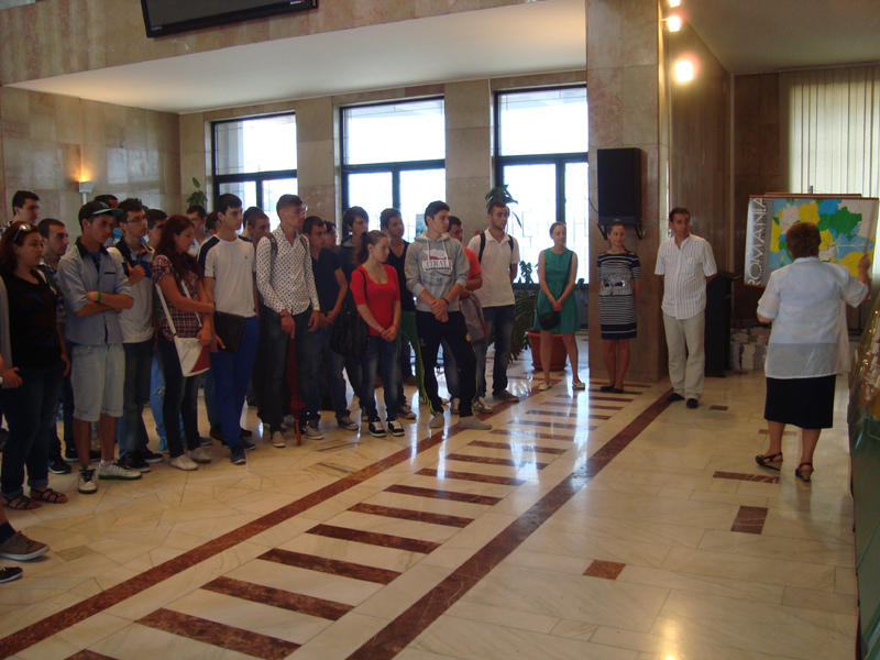 600 de elevi și studenți au vizitat portul Constanța - vizitaportjpg-1369413659.jpg