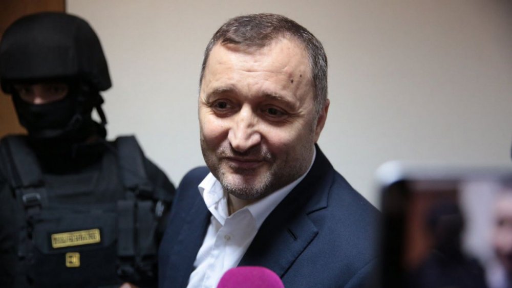 Fostul premier moldovean Vlad Filat a fost eliberat din închisoare - vlad-1575390622.jpg