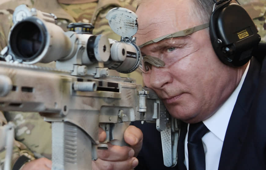Vladimir Putin, în vizită la un centru de teste militare - vladimir-1557856949.jpg