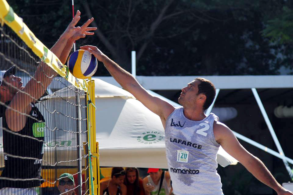 Astăzi, start al Campionatului Național de beach-volley - volei-1406744535.jpg
