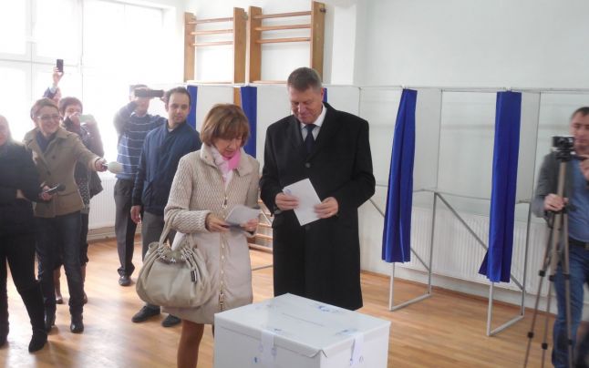 Președintele Klaus Iohannis NU A VOTAT NICI PÂNĂ LA ACEASTĂ ORĂ - vot-1465136729.jpg