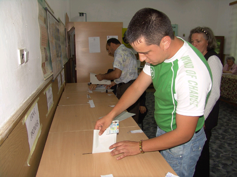 REZULTATE FINALE / Cum se împarte puterea în județul Constanța - votare2copy-1339446166.jpg