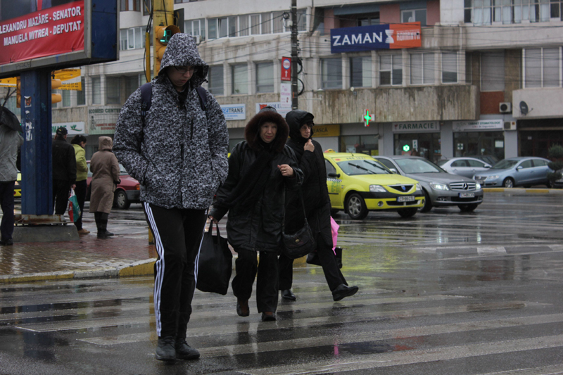Se răcește la Constanța. De azi vin ploile, de duminică ninge viscolit - vreme-1452794831.jpg
