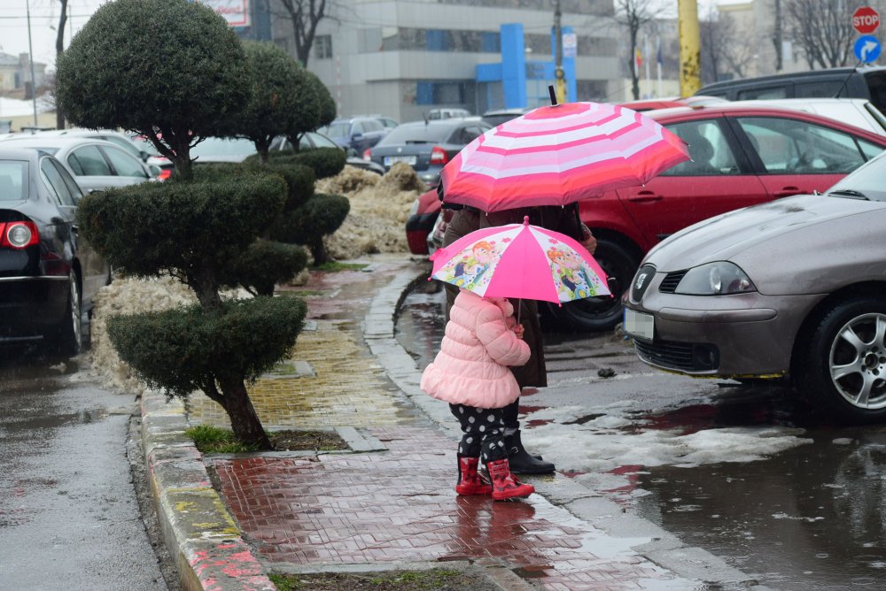 Vreme ploioasă, în weekend, pe litoral şi în Dobrogea - vreme-1638560327.jpg