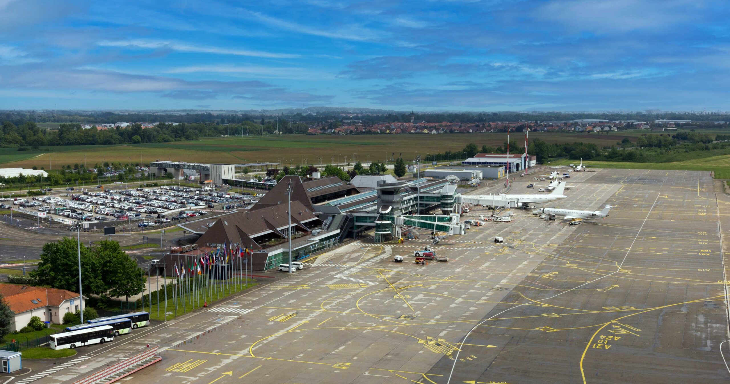Alertă cu bombă! Aeroportul din Strasbourg a fost evacuat - vuecotepistertcascaled-1710499278.jpg