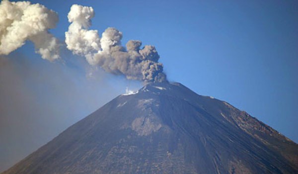Cel puțin 11 morți în urma erupției unui vulcan - vulcan-1391262931.jpg