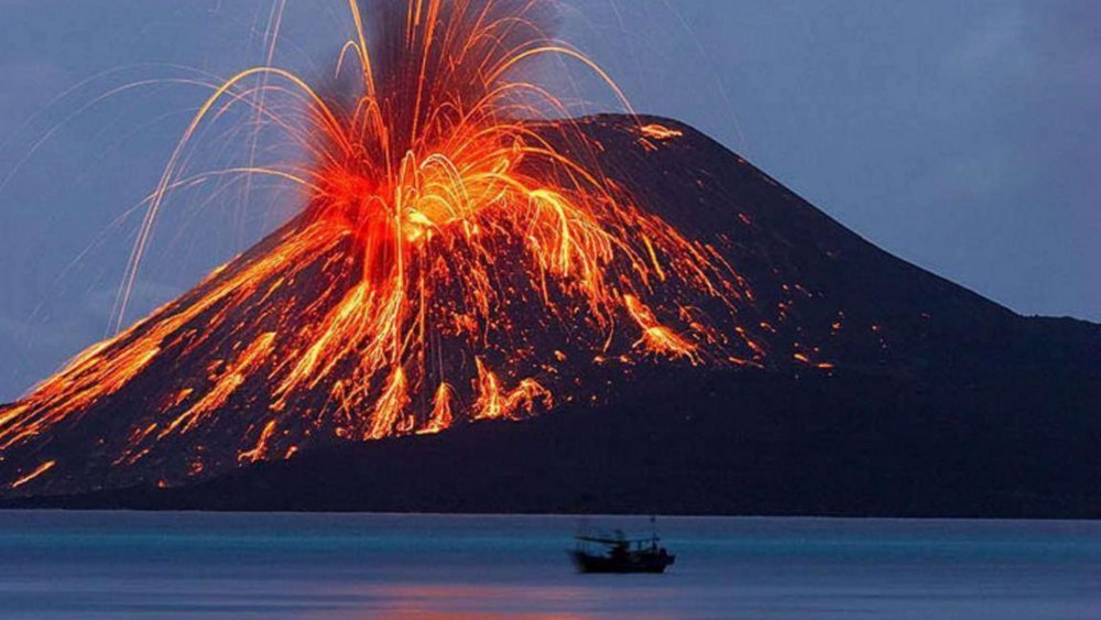 Vulcanul Semeru din Indonezia face ravagii după ce a erupt: Zeci de morți - vulcan-1638984642.jpg