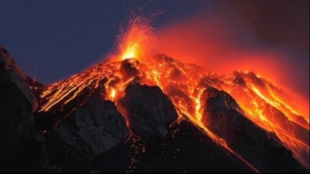 Vulcanul Sakurajima din Japonia a erupt, chiar lângă o centrală nucleară - vulcan28009000-1454744563.jpg