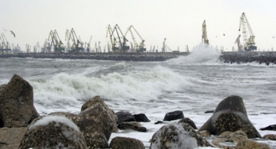 Porturile de la Marea Neagră sunt închise din cauza vântului puternic - w565xh300portulconstantaiarnavis-1328004566.jpg