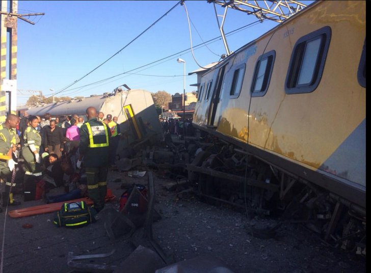 Două trenuri s-au ciocnit frontal. Peste 200 de răniți - webphototraincrash1284195358000-1515503007.jpg