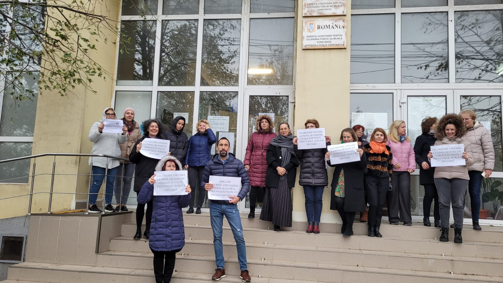 Protest la Agenția Județeană pentru Ocuparea Forței de Muncă Constanța, în fața sediului - whatsapp-image-20231122-at-09361-1700639710.jpeg