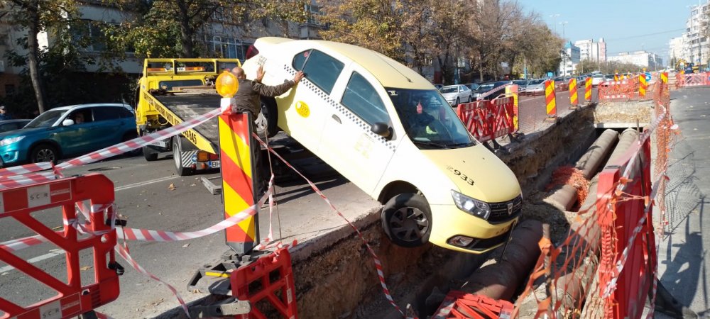 În traficul infernal din Constanța, un taxi a căzut într-un șanț - whatsappimage20221104at120941-1667557037.jpeg