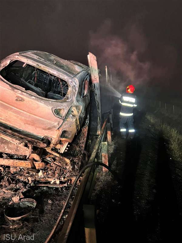 Un autotren încărcat cu opt maşini a ars complet, pe autostradă - whatsappimage20221209at074624-1670570248.jpeg