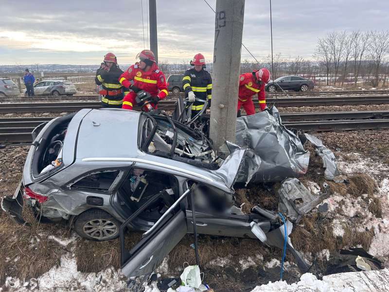 Două femei moarte şi doi copii grav răniţi, după coliziunea unui tren cu un autoturism - whatsappimage20230213at1358421-1676292512.jpeg