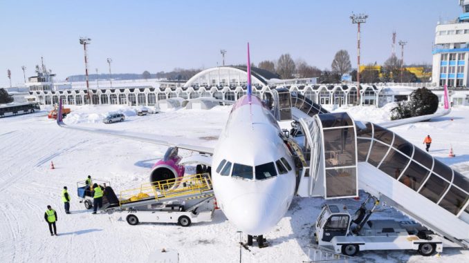 Aeroportului Mihail Kogălniceanu, închis din cauza vremii severe - wizzairavioniarnaaeroportkogalni-1701008098.jpg
