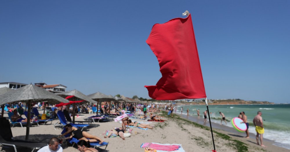 Turist amendat cu 500 de lei, pe o plajă din Mamaia: nu a respectat STEAGUL ROȘU! - x-amenda-turist-steag-rosu-1692347537.jpg