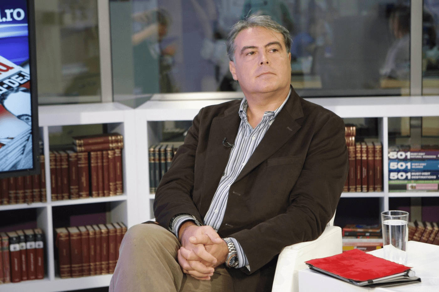 Adrian Cioroianu îşi lansează cartea la Biblioteca Judeţeană Constanţa - x-cioroianu-1712056613.png