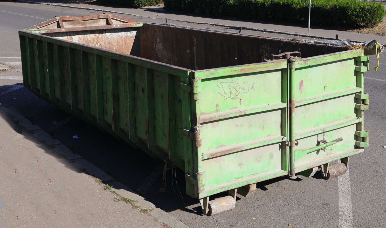 Containerele pentru deșeurile voluminoase, mutate în cartierele Inel I și Tomis Nord - x-containere-1711541038.jpeg