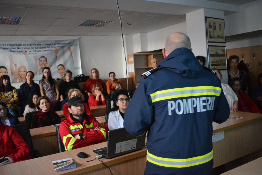 Personalul Direcției de Sănătate Publică, instruit de pompieri cu privire la evacuarea în caz de cutremur - x-dsp-pompieri-preventiv-1677834050.jpg