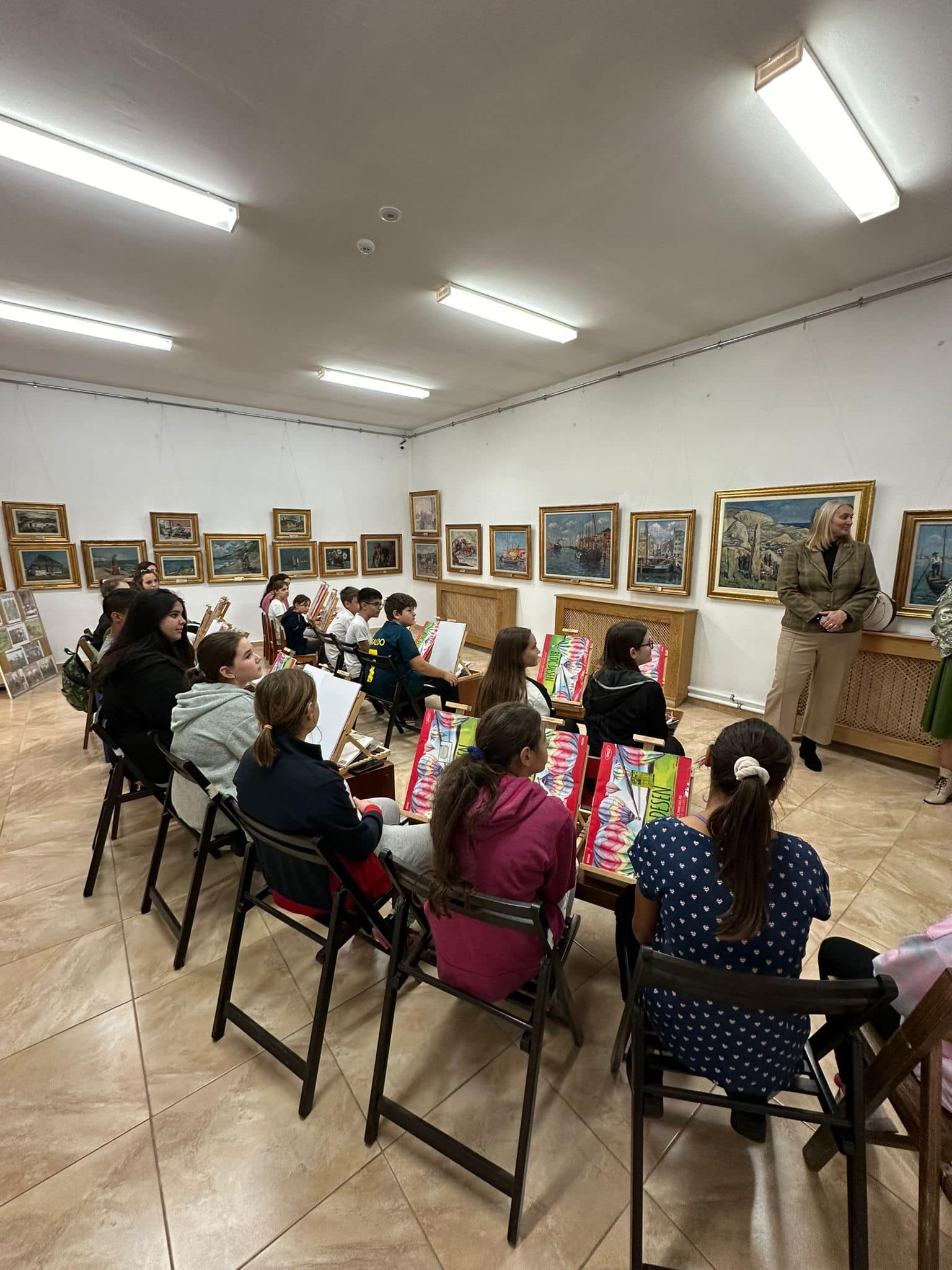 Atelier de pictură, pentru elevii din Topalu, la Muzeul de Artă ”Dinu și Sevasta Vintilă” - x-elevi-topalu-1705846511.jpg