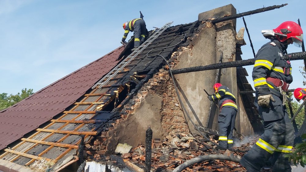 Incendiu la un grup de locuințe din IAS Nicole Bălcescu - x-ias-nicolae-balcescu-incendiu-1686123127.jpg