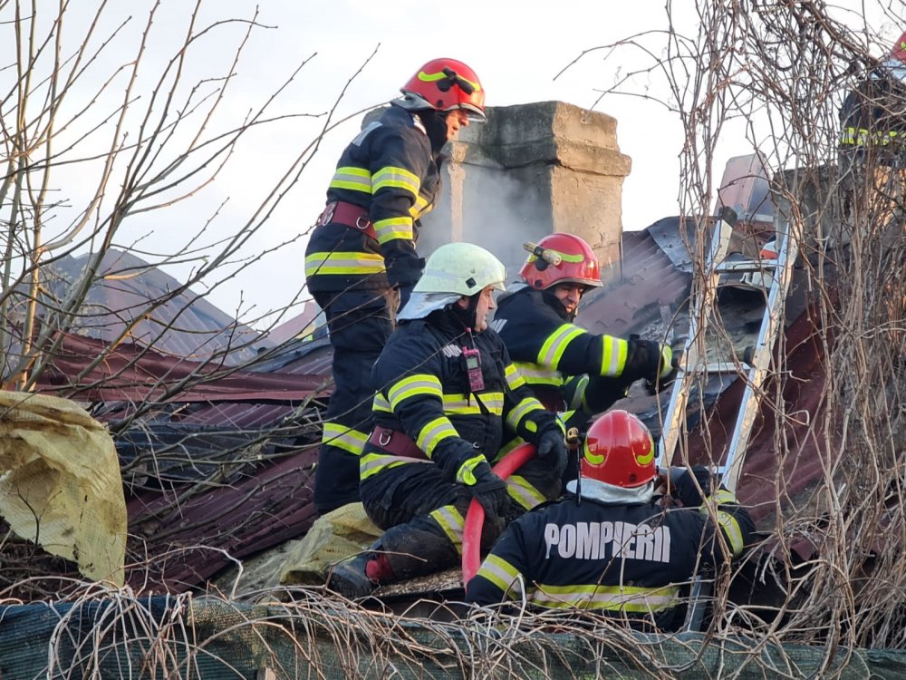 Pompierii constănțeni au avut ajutoare din Ialomița, Galați, Buzău și Giurgiu, în minivacanța de 1 mai - x-misiuni-pompieri-1683097455.jpg