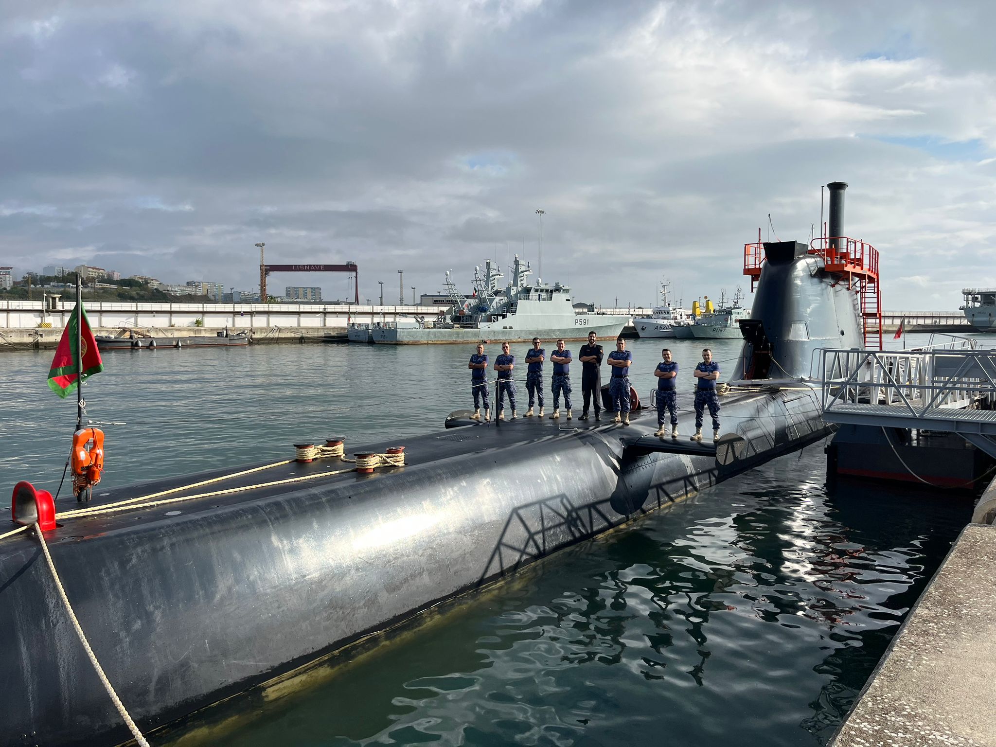 Opt militari din Forțele Navale Române, instruiţi la bordul unui submarin - x-opt-militari-1698402178.jpg
