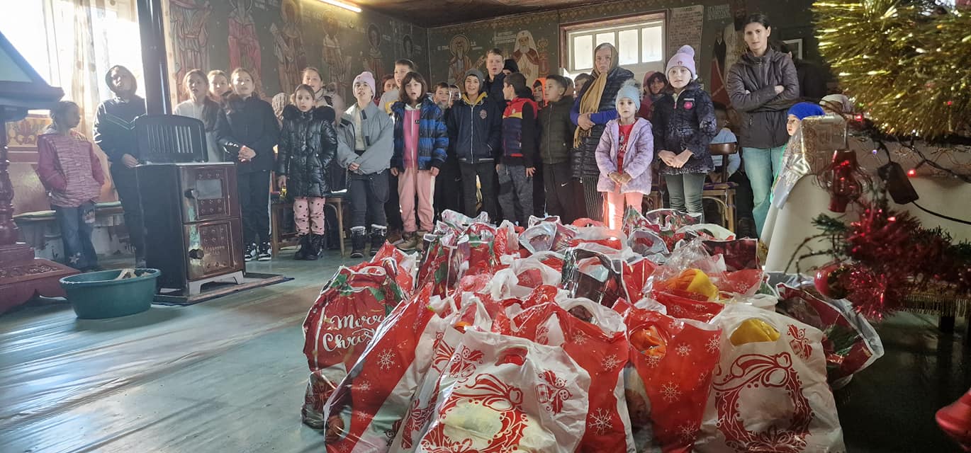 750 de daruri de Crăciun au ajuns la familiile sărace din judeţul Constanţa - x-pachete-23-1703076864.jpg
