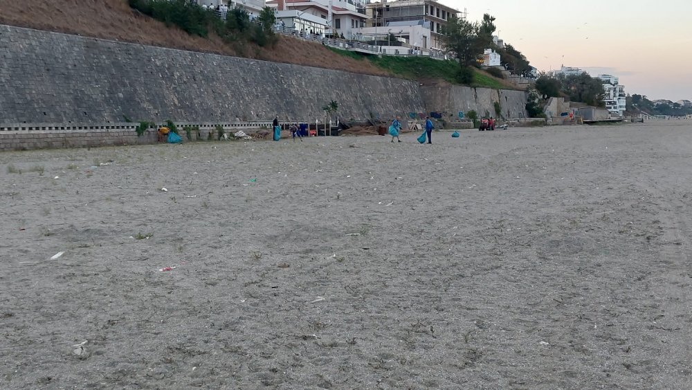 Plajele româneşti, igienizate cu ajutorul voluntarilor - x-plaje-1695115430.jpg