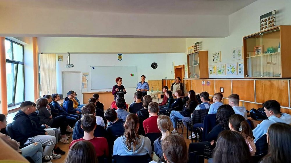 Lecții despre „Școală fără bullying”, în unitățile din județul Constanța - x-prevenire-scoooala-1677745754.jpg