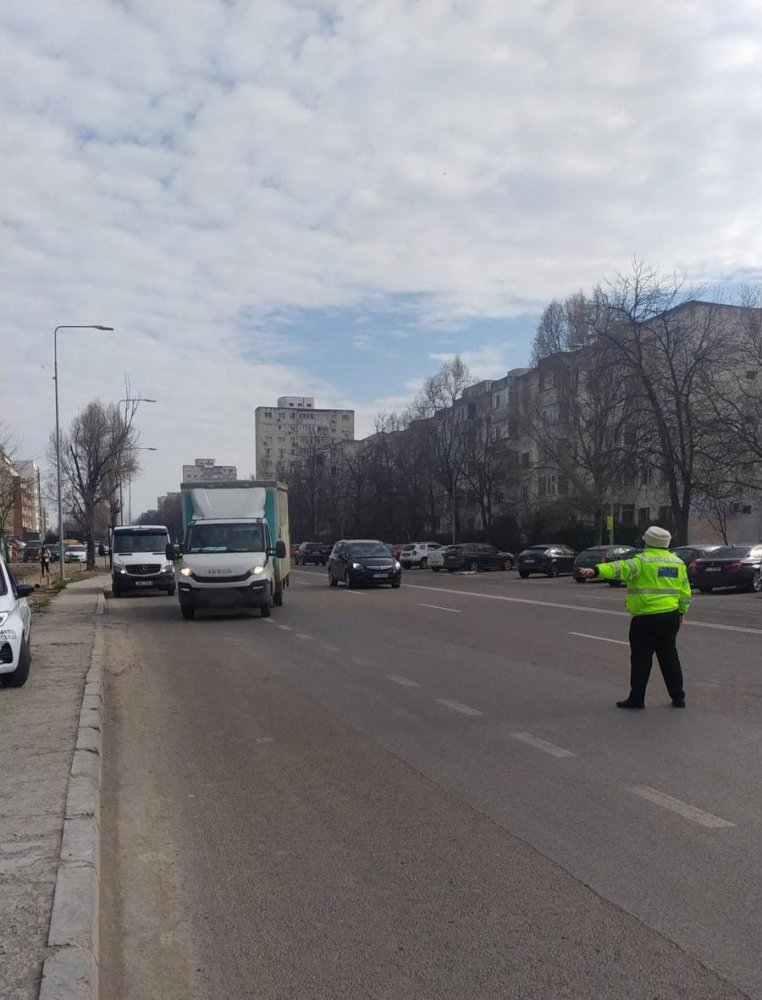Poliţiştii au sancționat lipsa autorizației de folosire a tramei stradale și a avizului de traseu - x-sanctiuni-1678610914.jpeg