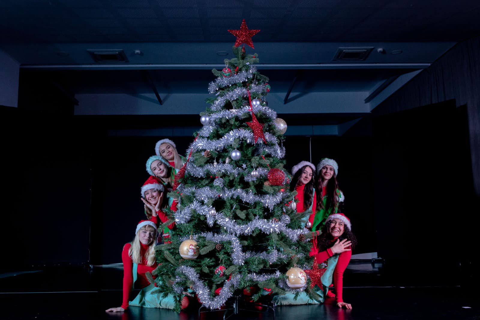 ”Oare vine Moș Crăciun?”, un spectacol de teatru captivant, pe scena Casei de Cultură - x-spectacol-1702993022.jpg